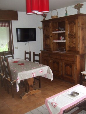 Dining - Combloux apartment in secure residence in the heart of the village. (Combloux)