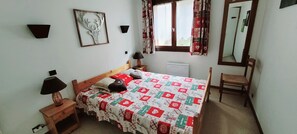 1 chambre, fer et planche à repasser, draps fournis