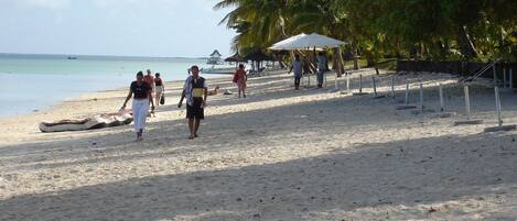 Una spiaggia nelle vicinanze