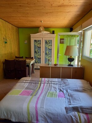 1 soverom, strykejern/-brett, reiseseng for barn og wi-fi