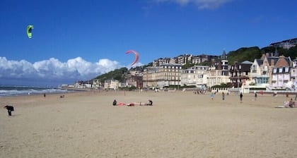 VERY CONFORTABLE HOUSE DECO 1350SqF - CENTER/BEACH - WIFI