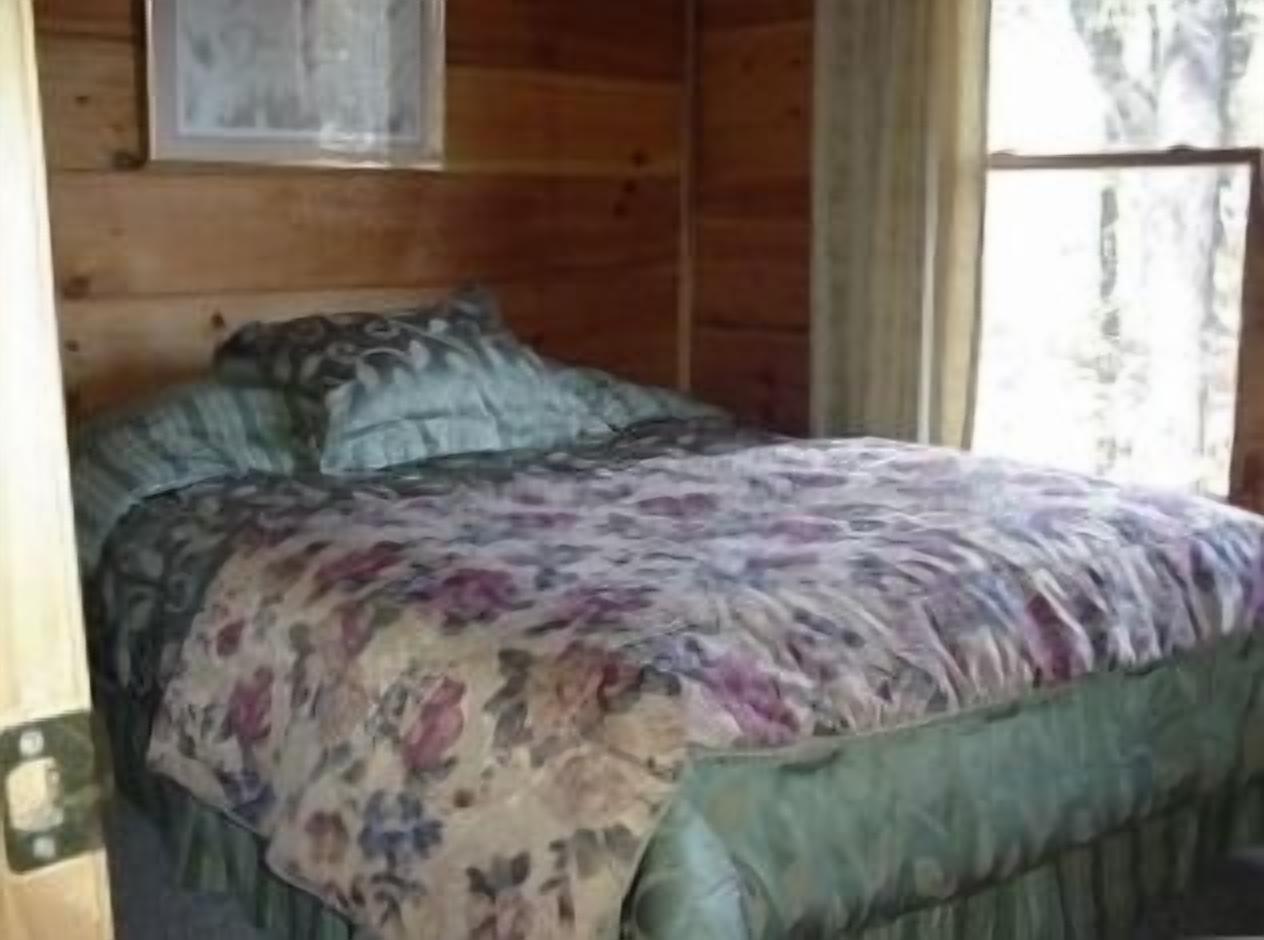 Moose Crossing Log Cabins, Waynesville N C 1/2 mile to Blue Ridge Pkwy.