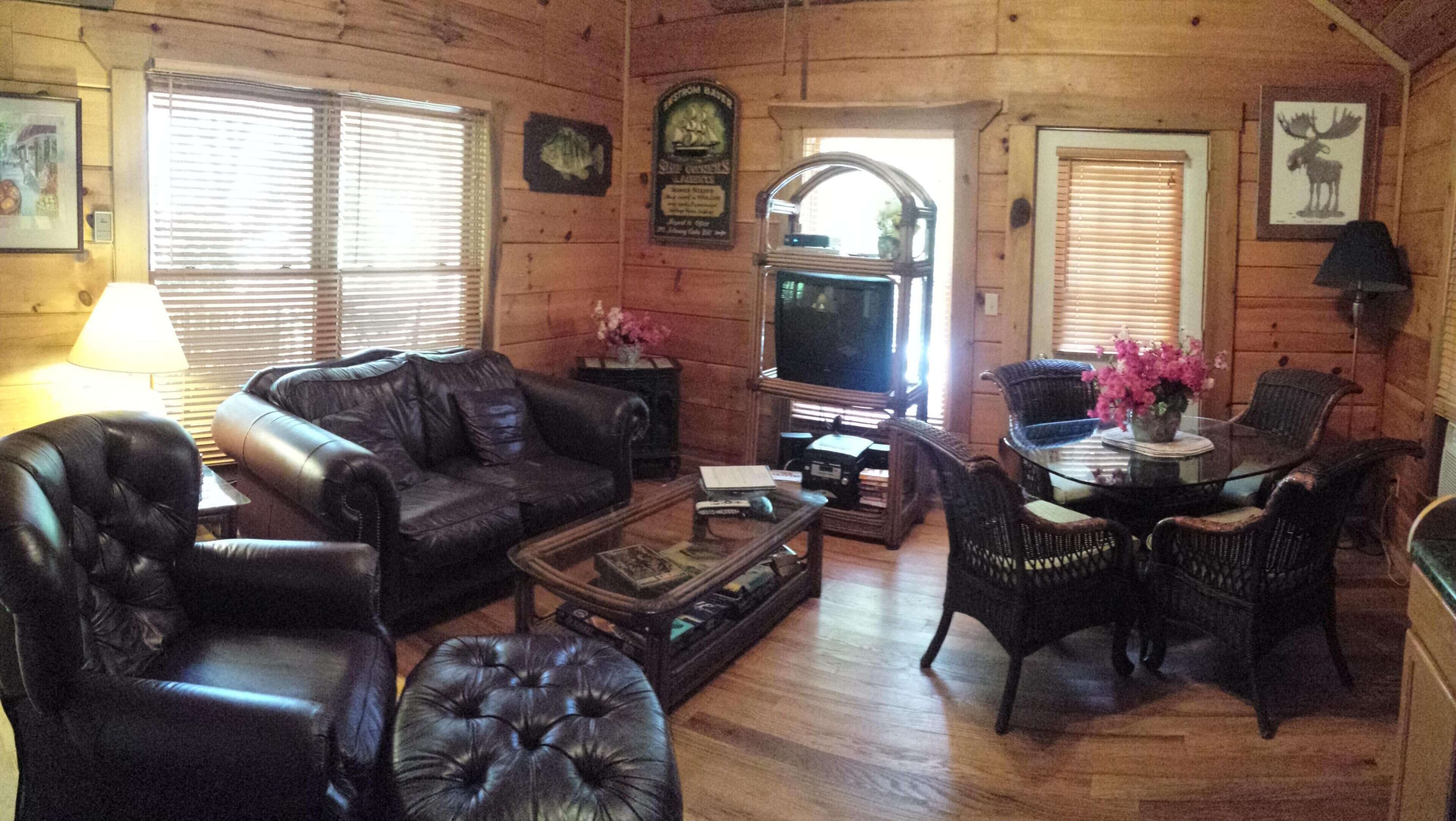 Moose Crossing Log Cabins, Waynesville N C 1/2 mile to Blue Ridge Pkwy.