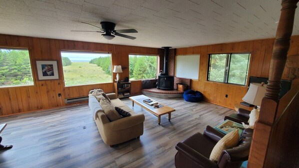 TV - B & J Sea View | Secluded Klipson Beach Area (Long Beach)