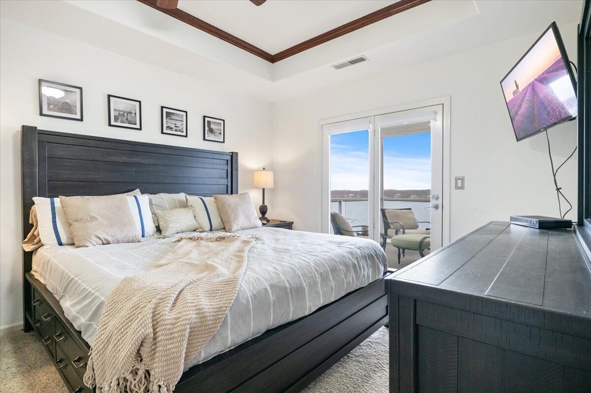 FANTASTIC VIEW OF THE LAKE