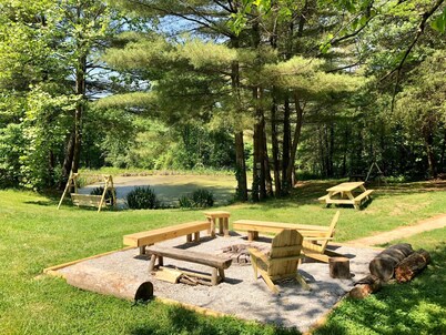 Secluded Cabin in Hocking Hills with Hot Tub overlooking Pond near ATV Trails