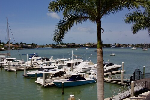 Esplanade Condo Waterviews on Smokehouse Bay