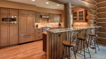 Réfrigérateur, micro-ondes, four, lave-vaisselle