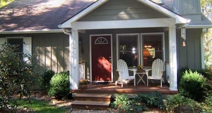 Nestledown - Rauhallinen Mountain Retreat!