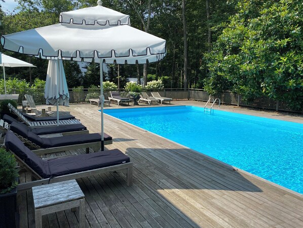 Alberca al aire libre y alberca climatizada