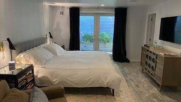 4 bedrooms, desk, iron/ironing board, free WiFi