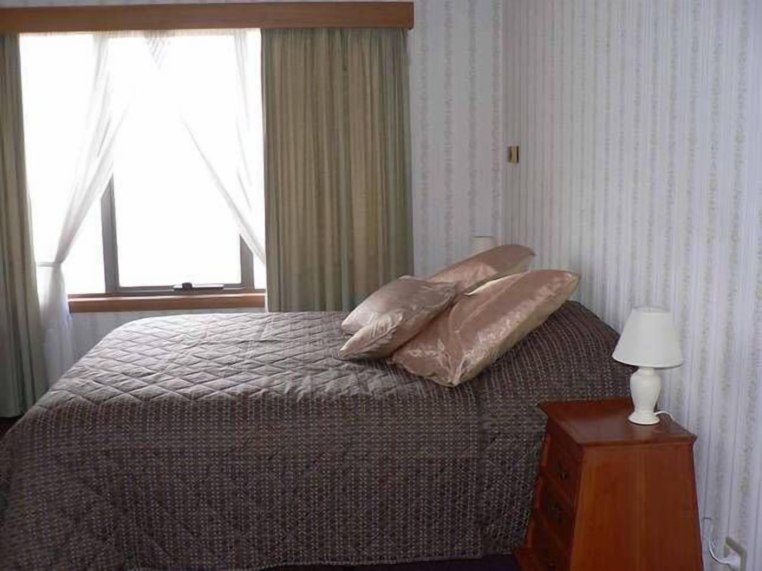 Derwent Retreat (12 Austins Ferry Road) — image 15