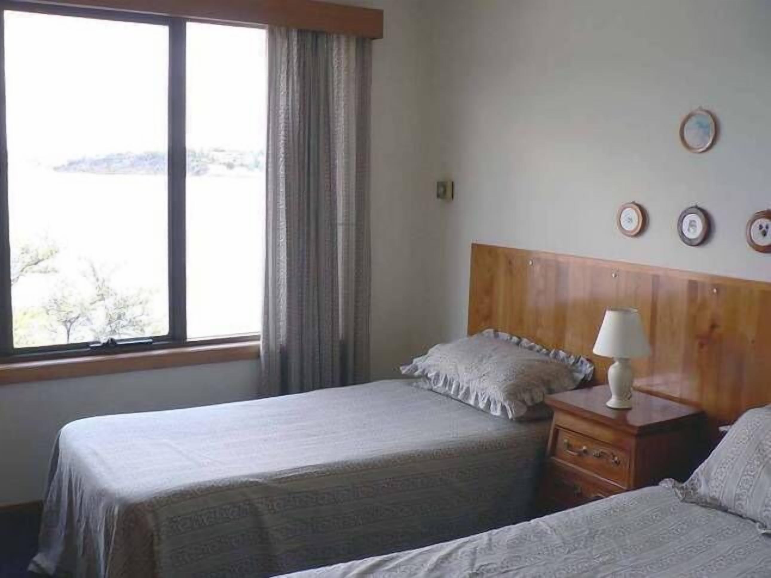 Derwent Retreat (12 Austins Ferry Road) — image 16