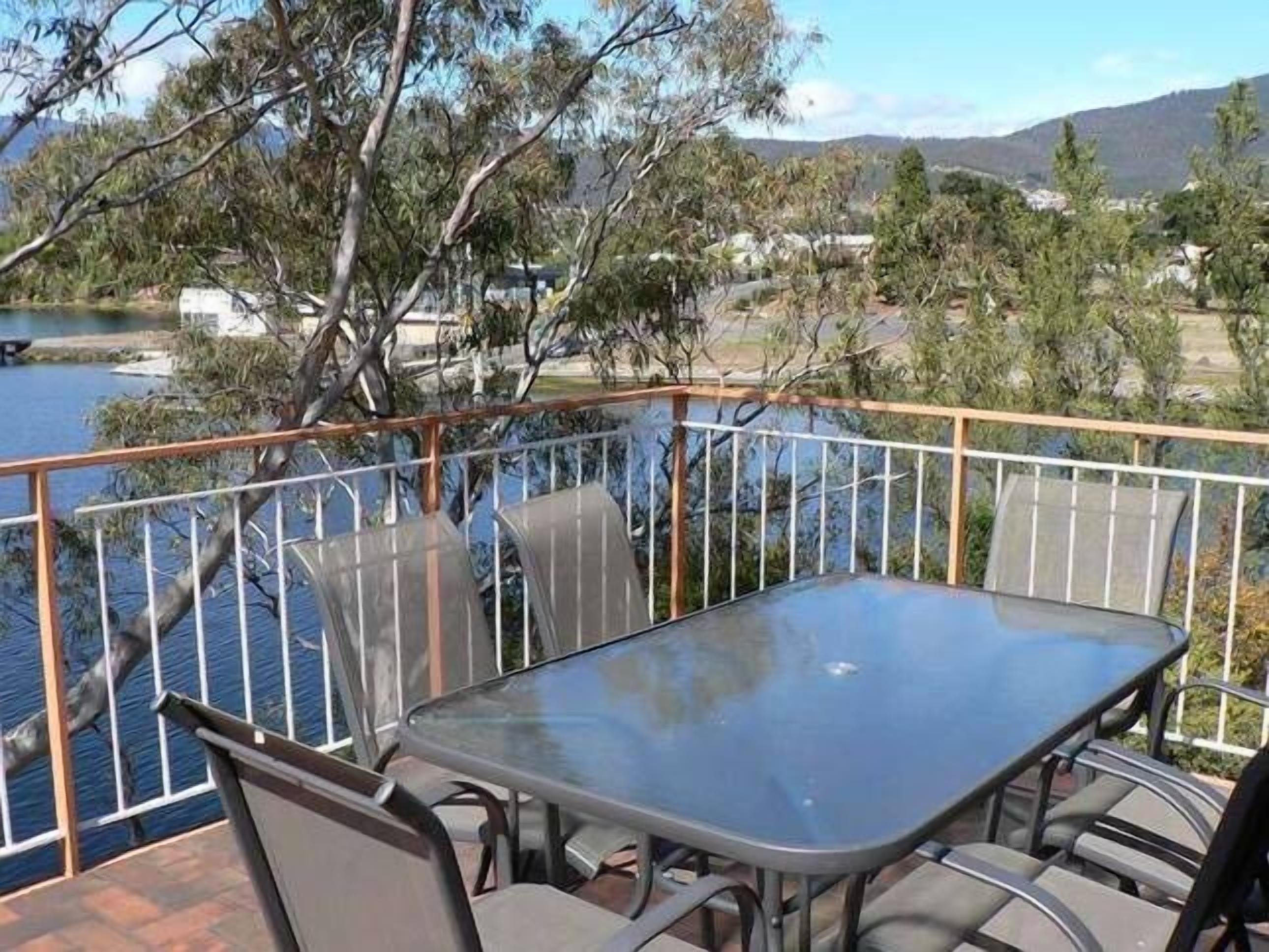 Derwent Retreat (12 Austins Ferry Road) — image 17