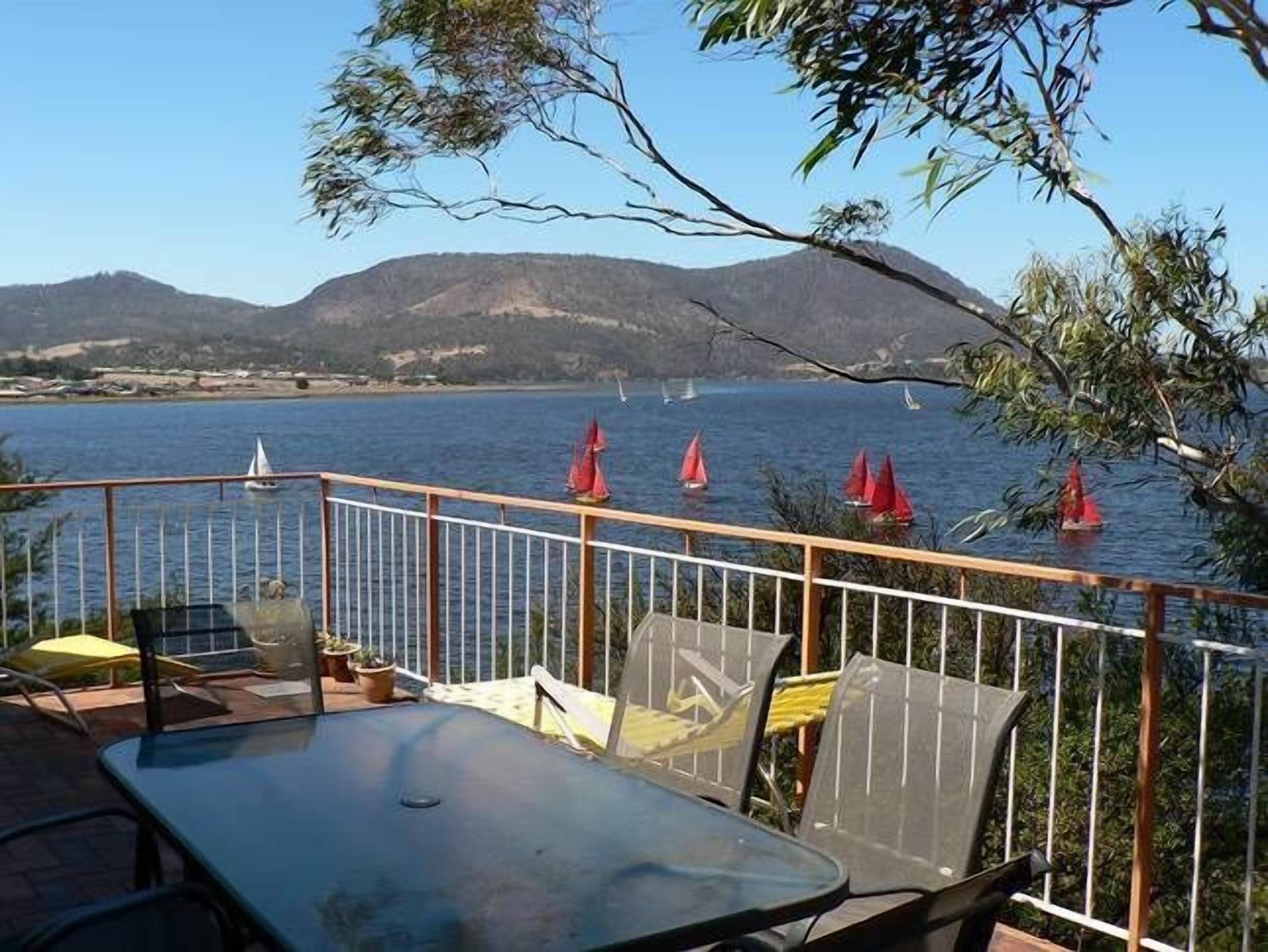 Derwent Retreat (12 Austins Ferry Road) — image 18