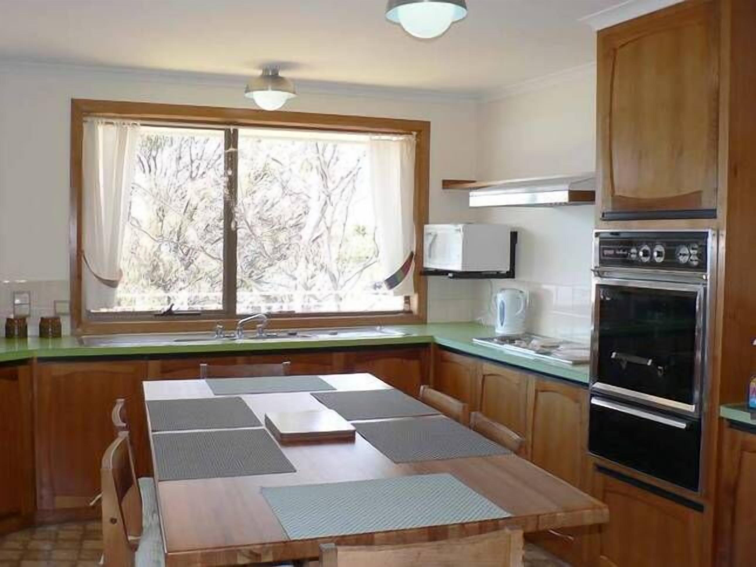 Derwent Retreat (12 Austins Ferry Road) — image 11