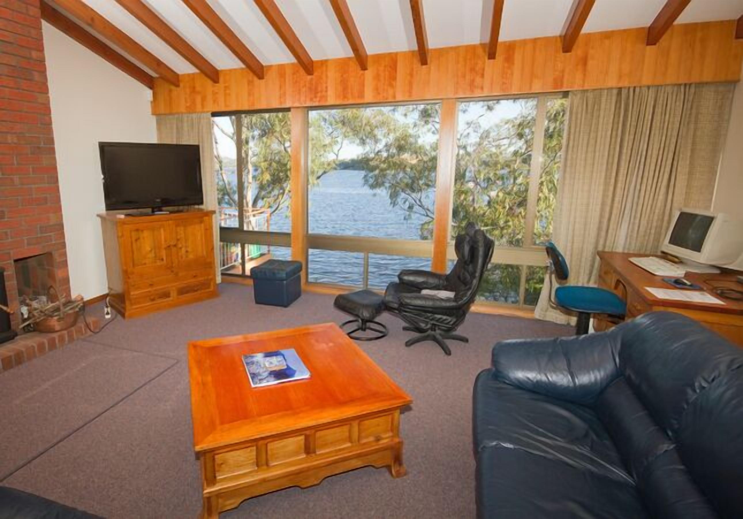 Derwent Retreat (12 Austins Ferry Road)