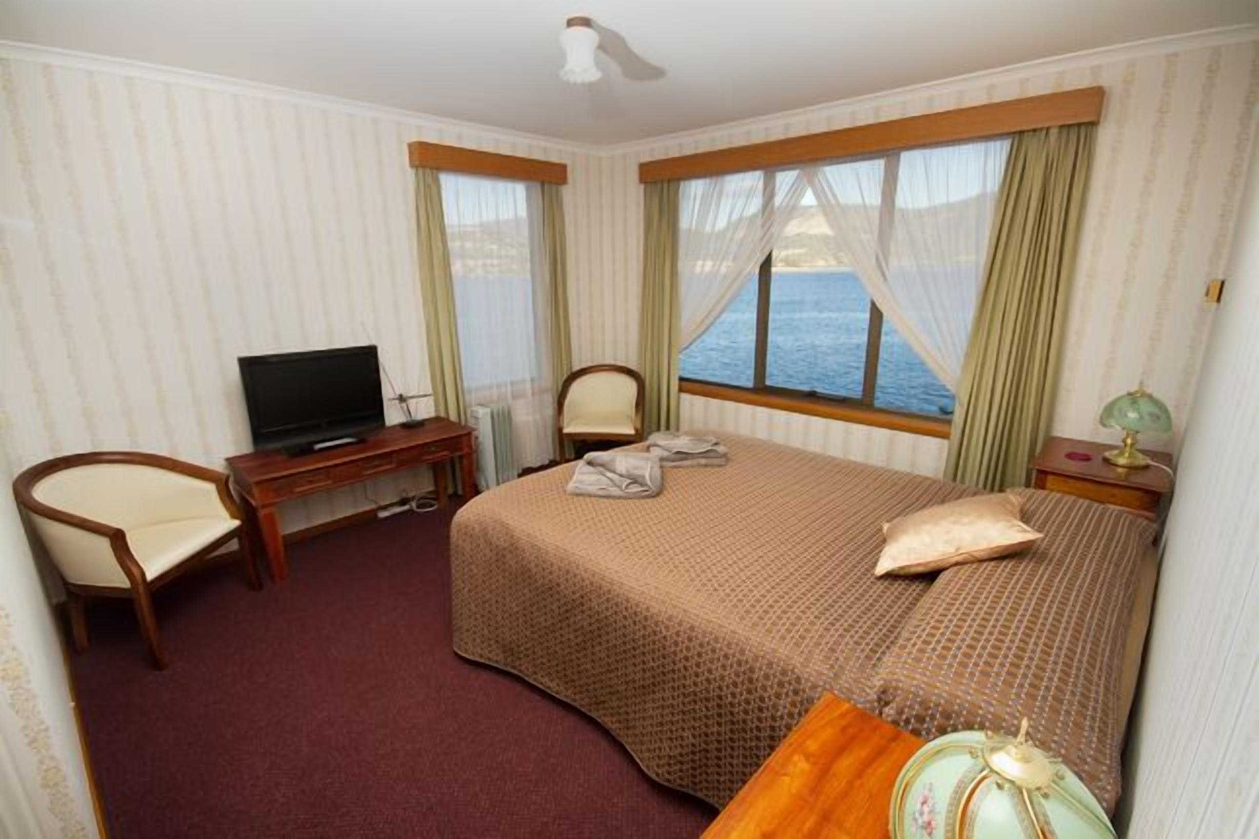 Derwent Retreat (12 Austins Ferry Road) — image 14