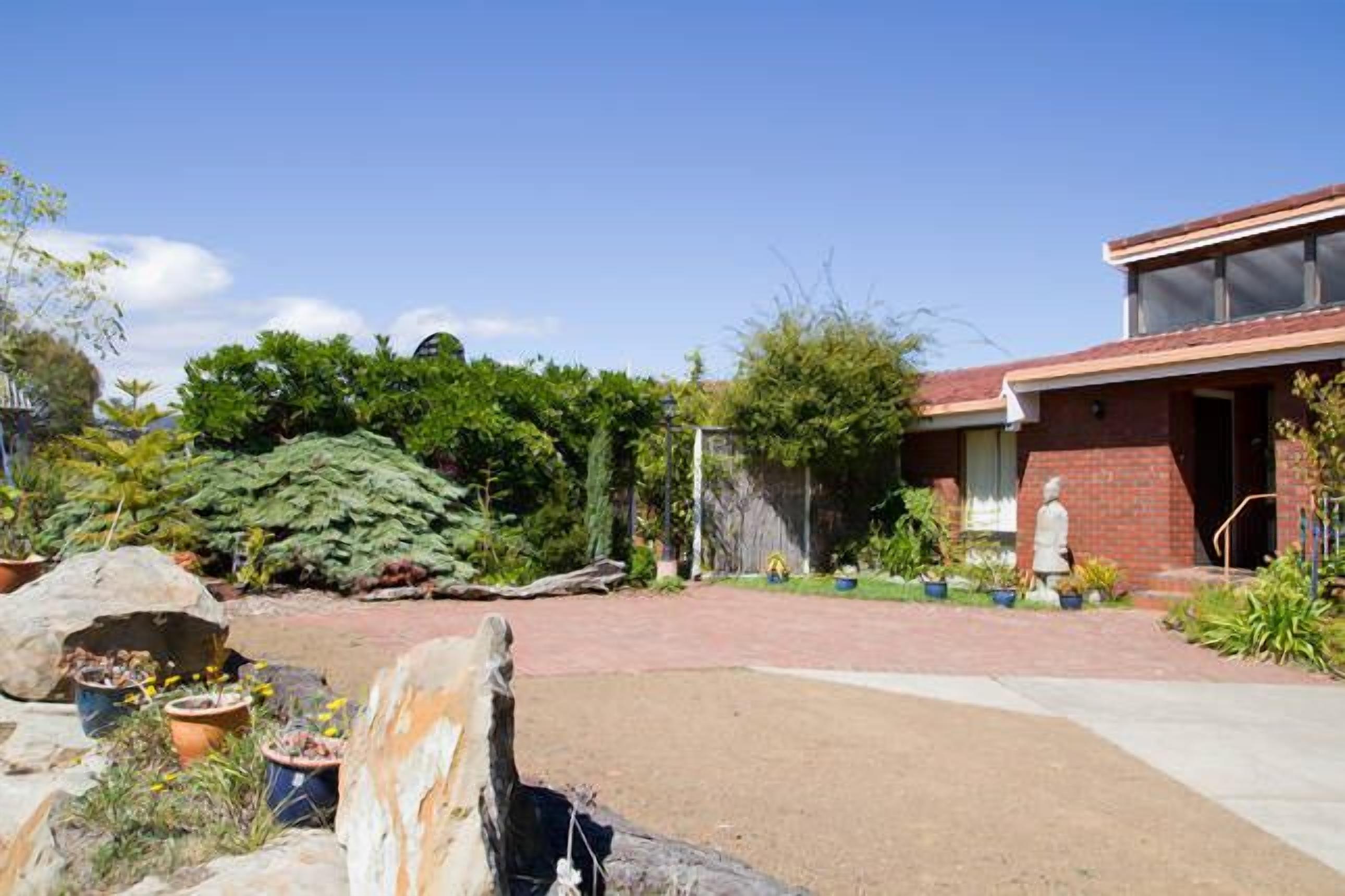 Derwent Retreat (12 Austins Ferry Road) — image 2