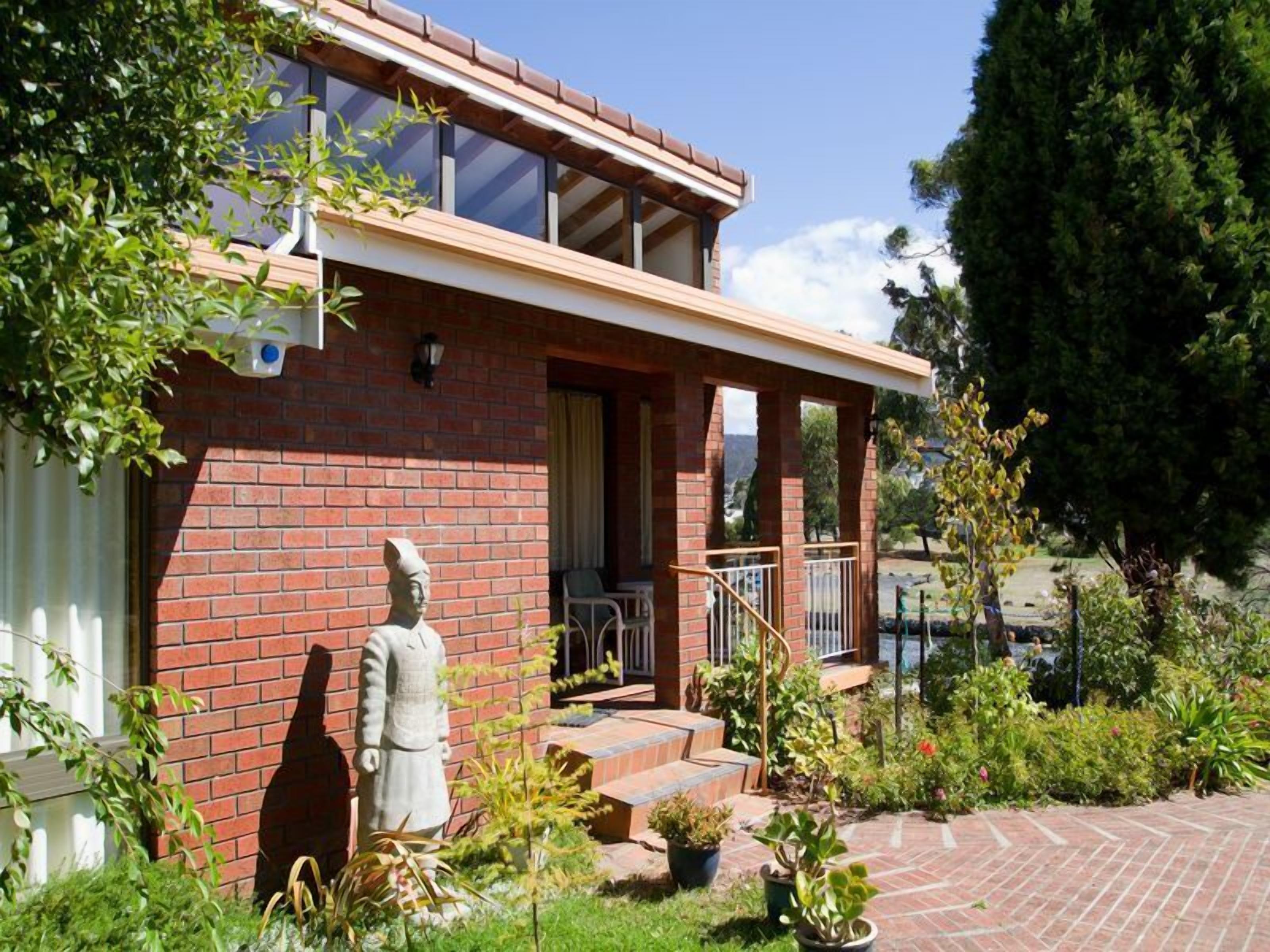 Derwent Retreat (12 Austins Ferry Road) — image 21