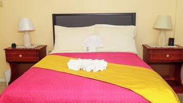 2 bedrooms, in-room safe, desk, iron/ironing board