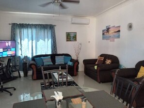 Unclassified image, 2 of 33, button