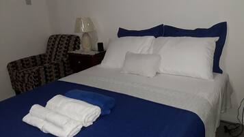 2 bedrooms, in-room safe, desk, iron/ironing board