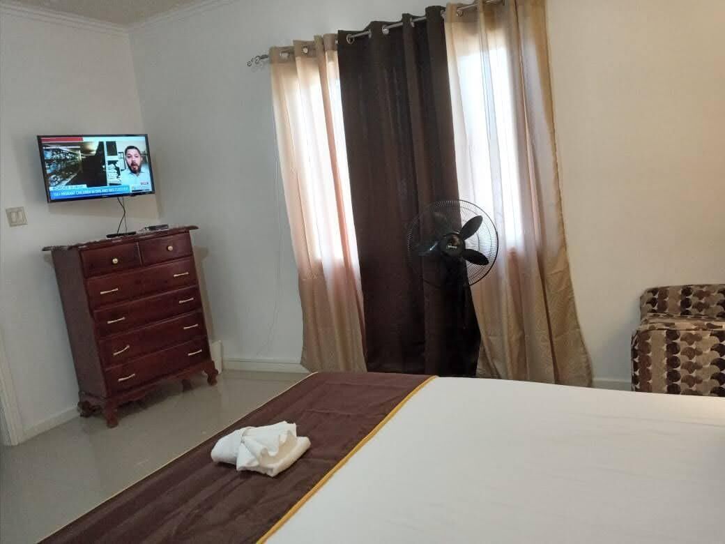 2 bedrooms, in-room safe, desk, iron/ironing board