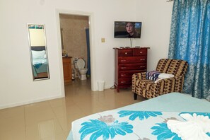 2 chambres, coffres-forts dans les chambres, bureau