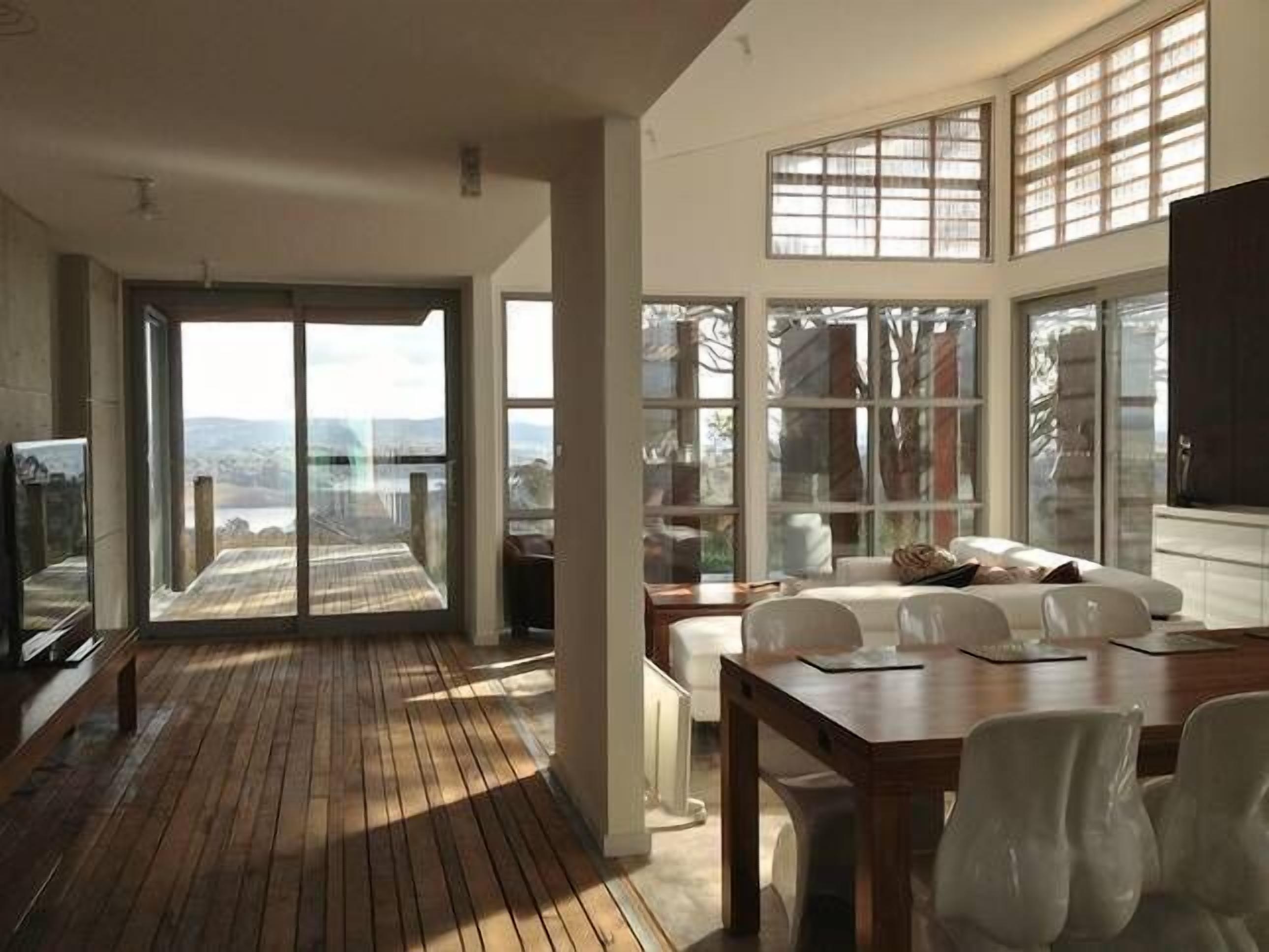 “an experience in time and space...”<br>highVIEW jetty BATHURST