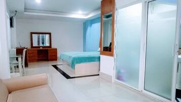 1 bedroom, in-room safe, iron/ironing board, WiFi