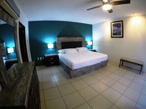 3 Schlafzimmer, Zimmersafe, Schreibtisch, Bügeleisen/Bügelbrett