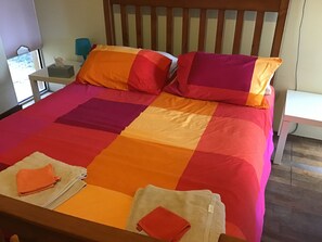 3 bedrooms, iron/ironing board, bed sheets