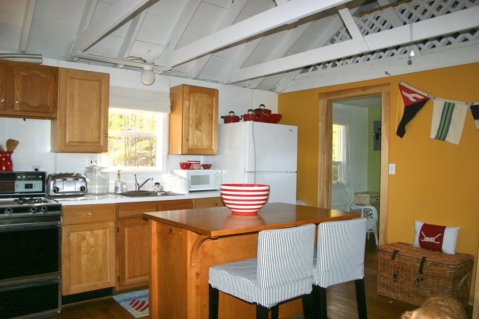 Lakes Region -Charming lakeside cottage on pristine Great East Lake - Smoke Free