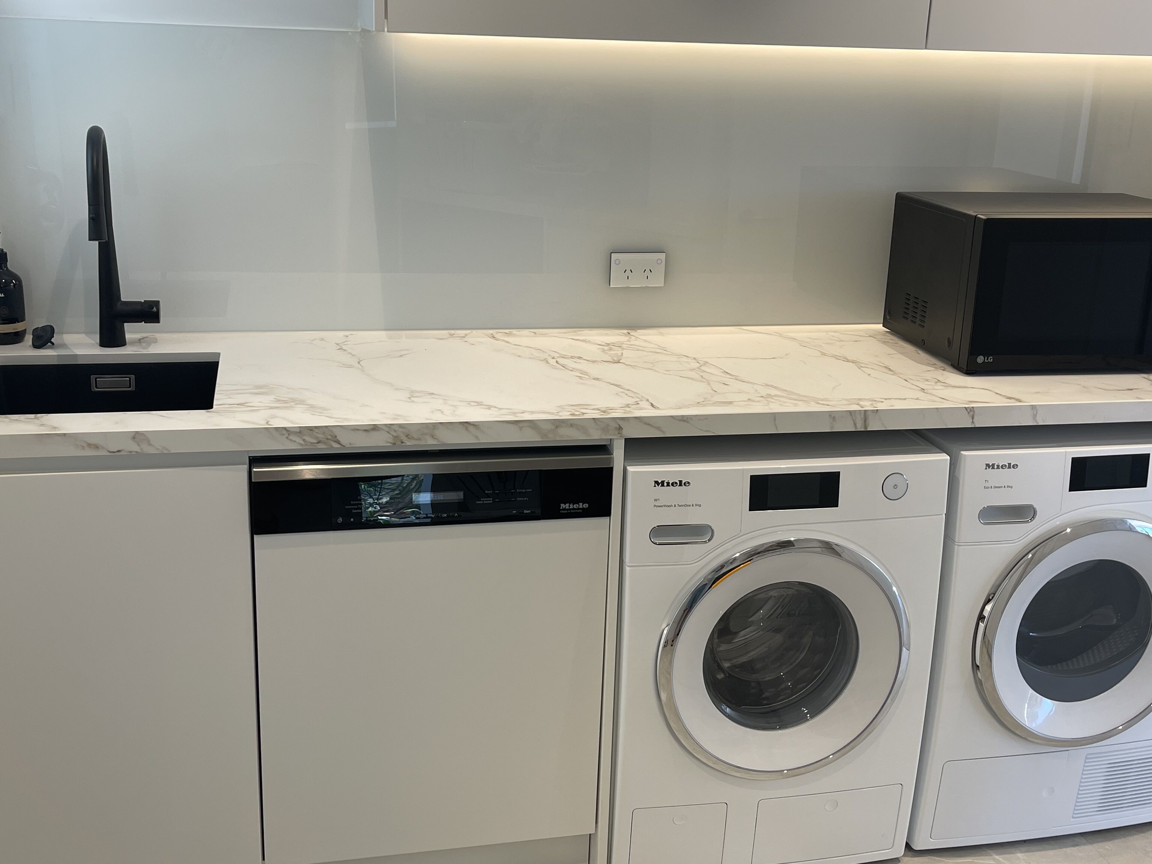 Balmoral Beach Luxury (new)  15% disc applied — image 24