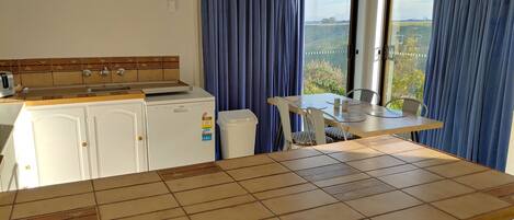 KĂŒhlschrank, Mikrowelle, Ofen, Herdplatte