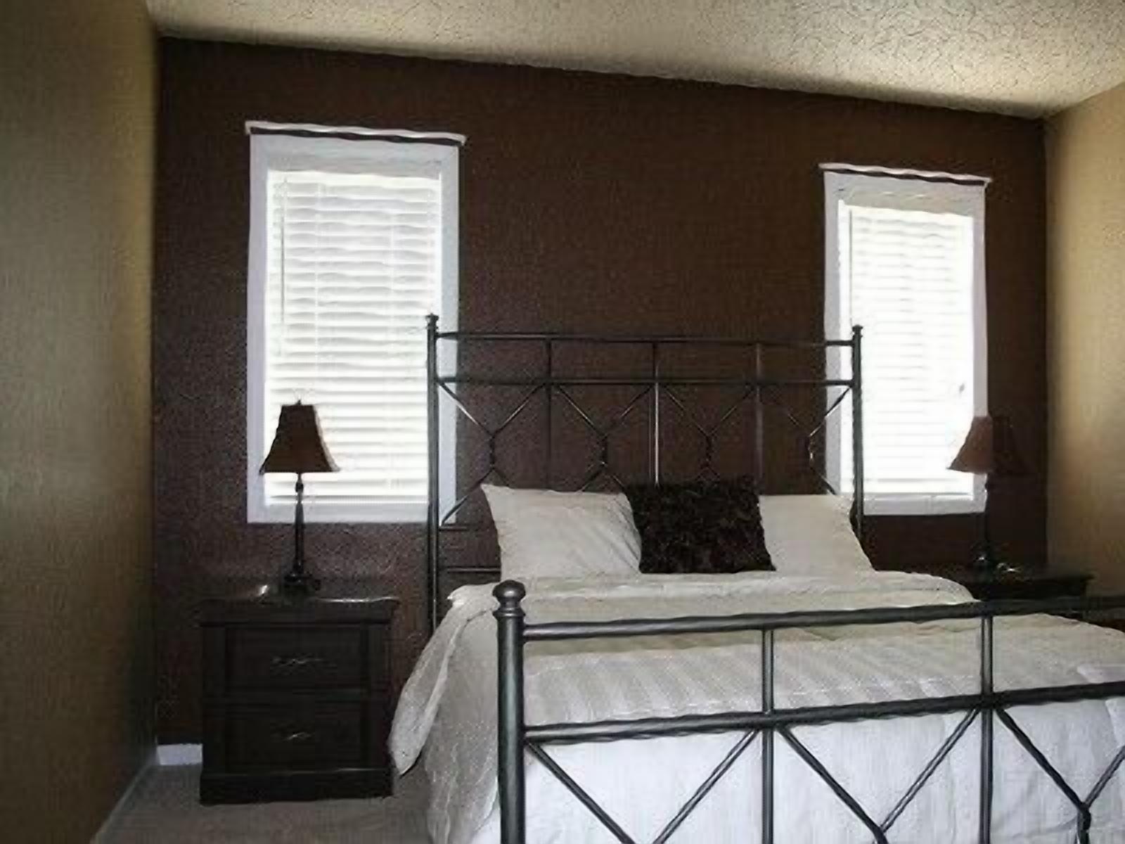 3 BR/2 BA Lake Front Condo Next to Golf Course, Pool, Dock