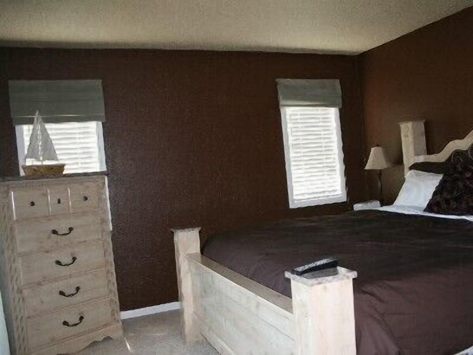 3 BR/2 BA Lake Front Condo Next to Golf Course, Pool, Dock