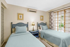 4 Schlafzimmer, Schreibtisch, Bügeleisen/Bügelbrett, kostenloses WLAN