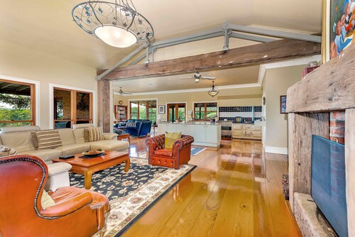 The Ballabourneen Estate - Grand Hunter Valley estate - 6 bedrooms, infinity pool and open fireplace