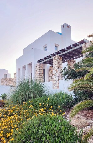 Exterior - Villa Mella, Paros: Idyllic waterfront Villa that combines privacy & relaxation. (Paros)