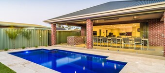Kings House - Central Yarrawonga avec SOLAR IN GROUND POOL!