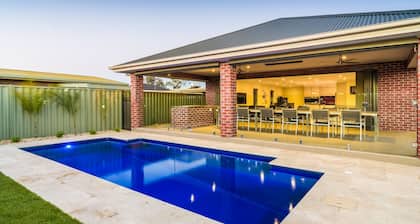 Kings House - SOLAR POOL! *FREE night June-Aug for Fri/Sat booking! Enquire!