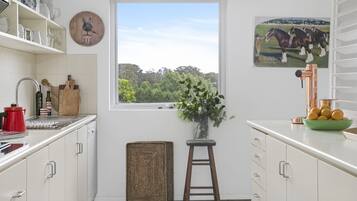 Réfrigérateur, micro-ondes, four, lave-vaisselle