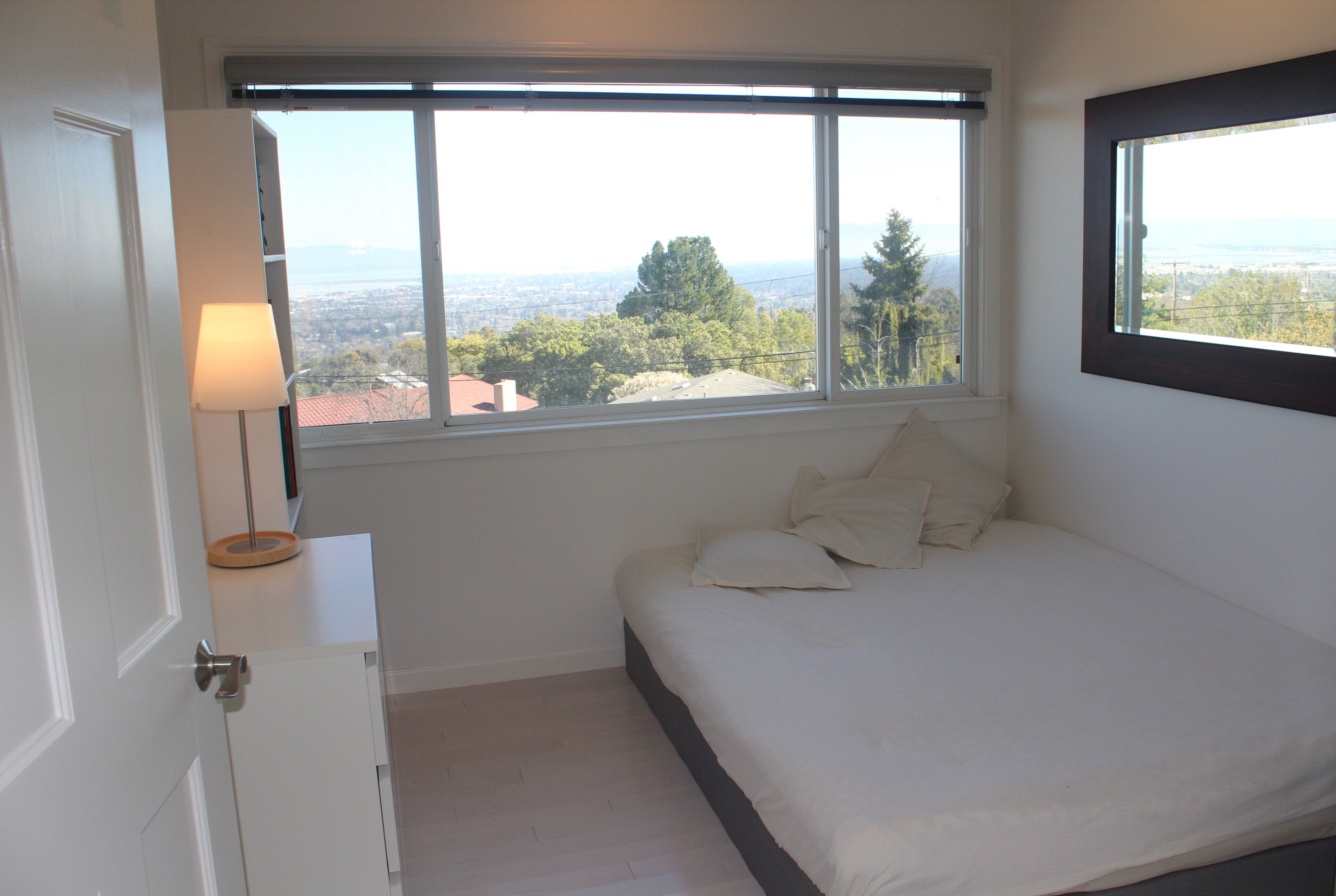 Comfortable and Bright home in the Heart of Silicon Valley, with view to the Bay