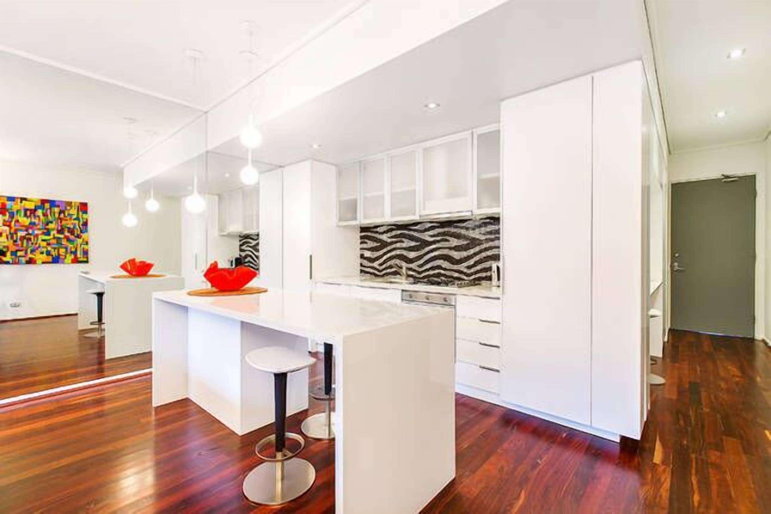DesignLife Apartment :Spacious: Design: Location: — image 5