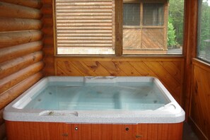 Interior - Log Cabin with Full Resort Amenities just a Mile from the Parkway (Pigeon Forge)