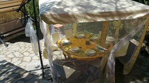 屋外ダイニングエリア