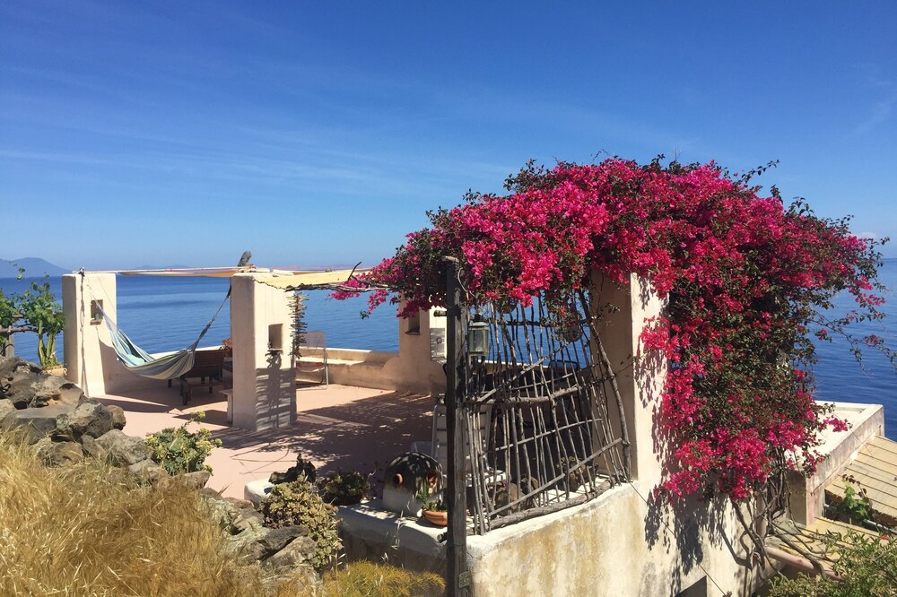 Charming apartment 35 steps from the sea