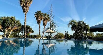 Piscine privée, jacuzzi, plages et terrains de golf